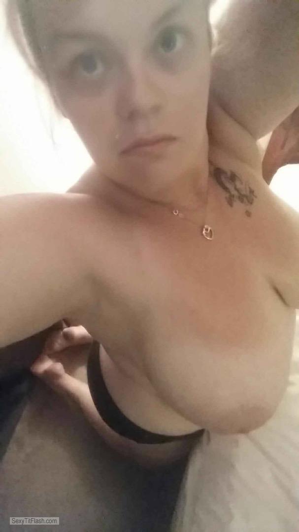 Extrem grosser Busen Meiner Ex-Freundin Topless Selbstporträt von Mel